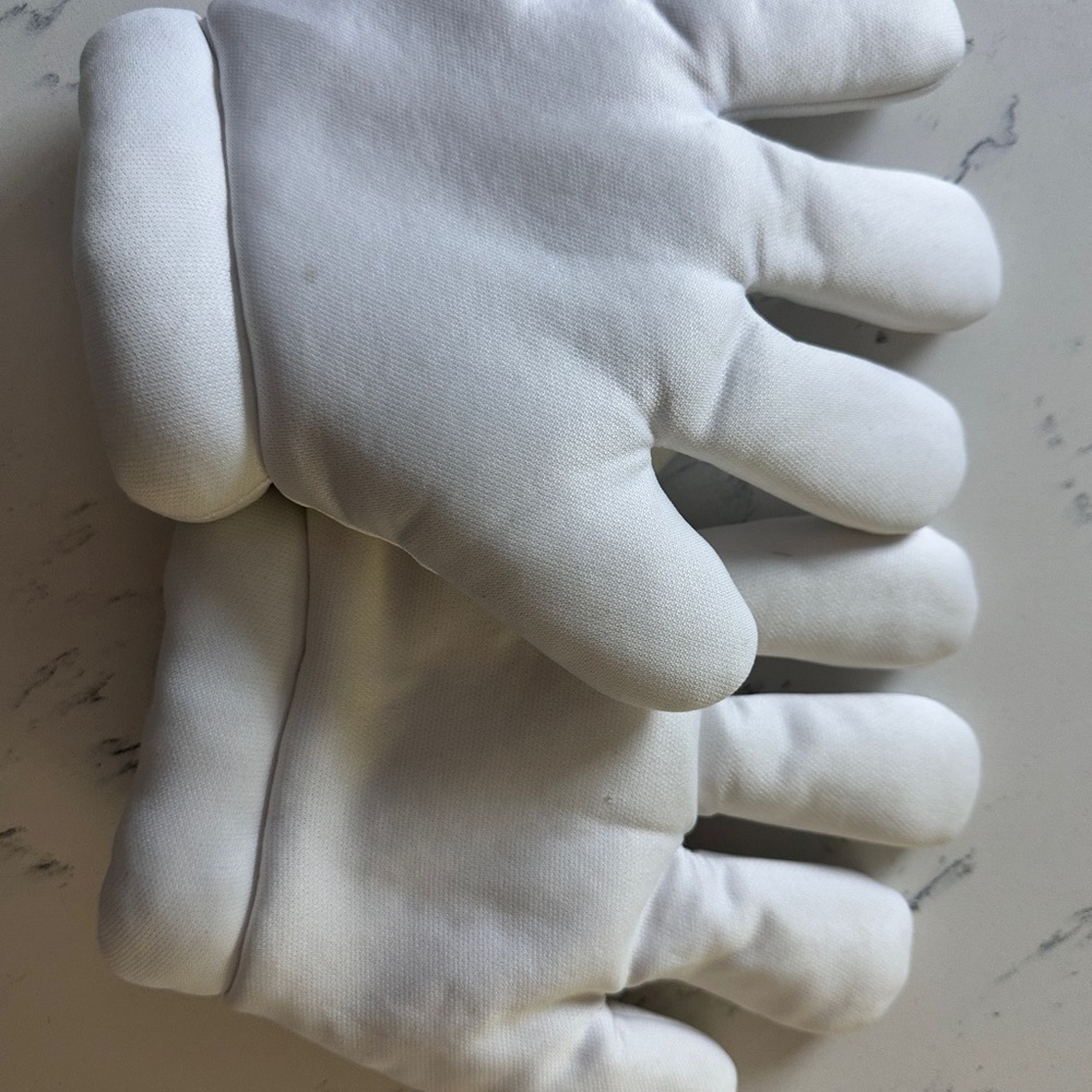 Super Nintendo World Exclusive Super Mario Gloves(Halloween/Costume Accessory) - Picture 4 of 4